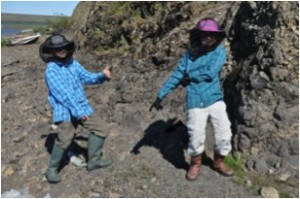 Junior plant spotters at work at the Ayutun site, approximately 40km north of Chokurdakh on the Indigirka river banks (Photo: M. Schaepman, July 2013).